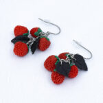 Серьги ягоды земляники 4 шт грозди с чёрными листочками (Бижутерия)