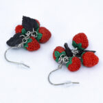 Серьги ягоды земляники 4 шт грозди с чёрными листочками (Бижутерия)