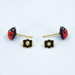 Серьги пусеты божьи коровки красно-золотые золото (бижутерия из полимерной глины и медицинской стали) гипоаллергенные