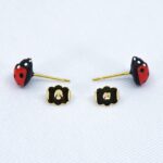 Серьги пусеты божьи коровки красные золото (бижутерия из полимерной глины и медицинской стали) гипоаллергенные