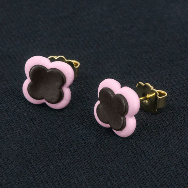 Серьги пусеты клевер Van Cleef горький шоколад, нежно-розовые (золотые)
