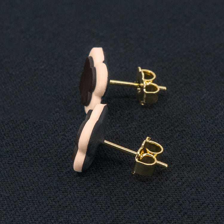 Серьги пусеты клевер Van Cleef горький шоколад, нюдовые (золотые)