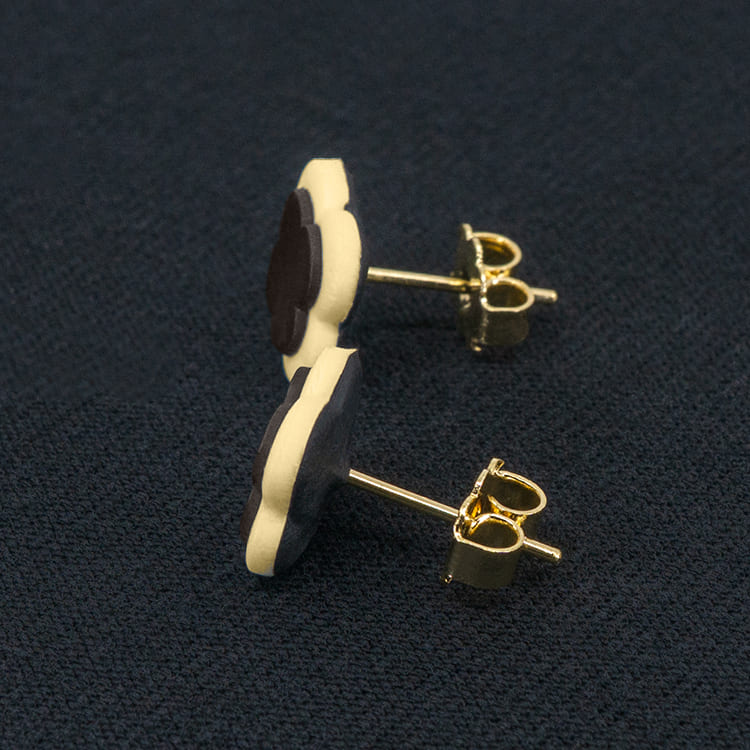 Серьги пусеты клевер Van Cleef горький шоколад, цветочная пыльца (золотые)