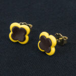 Серьги пусеты клевер Van Cleef темный шоколад, одуванчиковые (золотые)