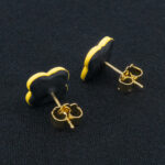 Серьги пусеты клевер Van Cleef темный шоколад, одуванчиковые (золотые)