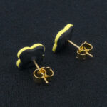 Серьги пусеты клевер Van Cleef стальные серые, желто-зеленые (золотые)