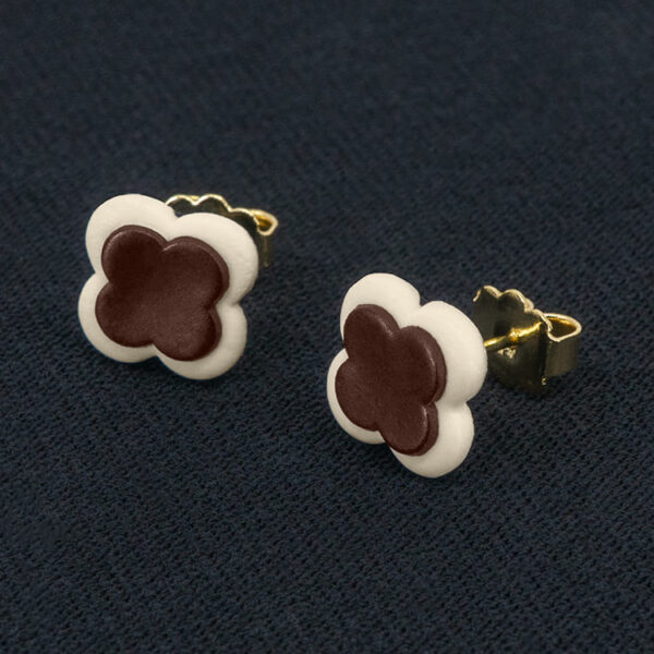 Серьги пусеты клевер Van Cleef ореховые, белый жасмин (золотые)