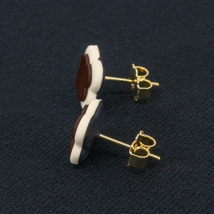 Серьги пусеты клевер Van Cleef ореховые, белый жасмин (золотые)