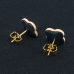 Серьги пусеты клевер Van Cleef темно-розовые, миндальные (золотые)