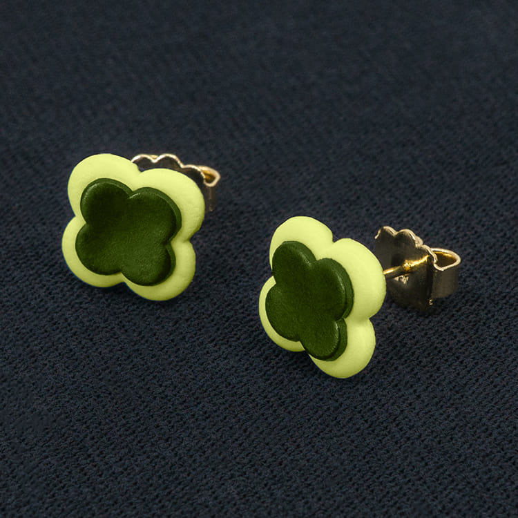 Серьги пусеты клевер Van Cleef лиственно-зеленые, светло-лаймовые (золотые)