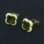 Серьги пусеты клевер Van Cleef серебристо-коричневые, латуковые (золотые)