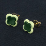 Серьги пусеты клевер Van Cleef бирюзово-зеленые, латуковые (золотые)