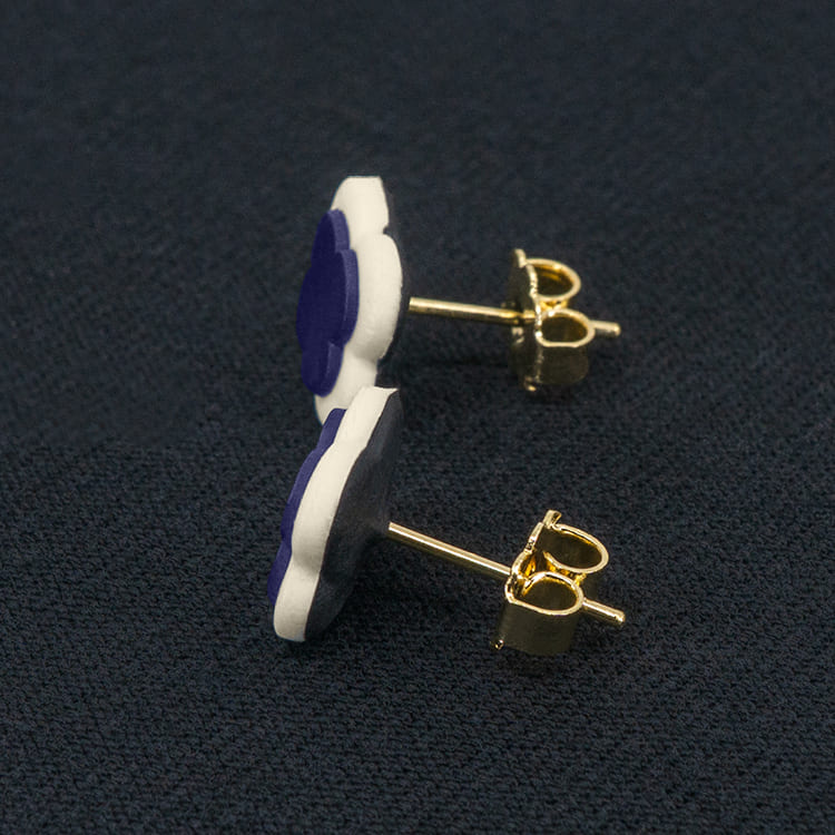 Серьги пусеты клевер Van Cleef черничные, белый жасмин (золотые)