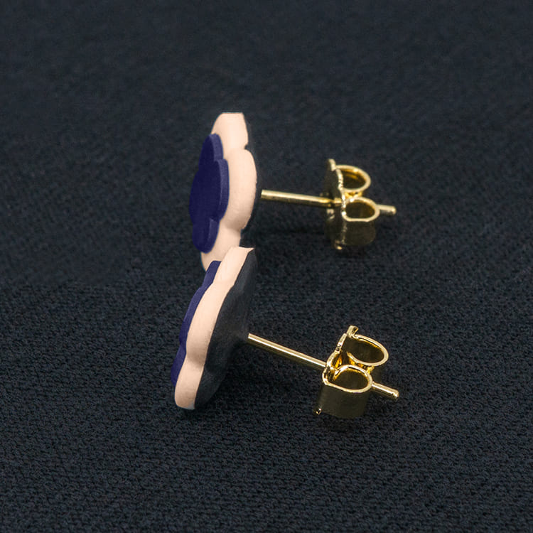 Серьги пусеты клевер Van Cleef черничные, нюдовые (золотые)