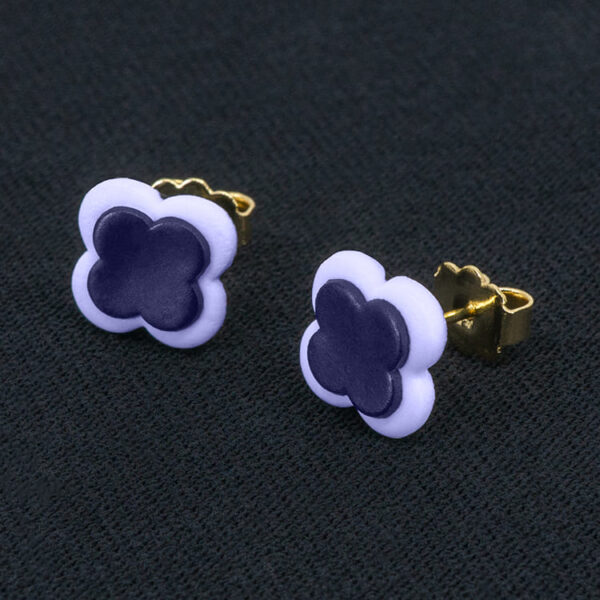 Серьги пусеты клевер Van Cleef черничные, бледно-лиловые (золотые)