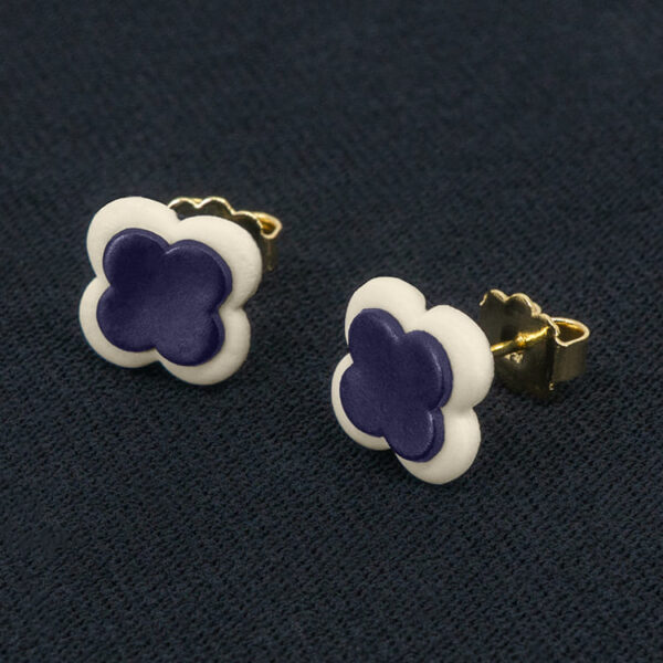 Серьги пусеты клевер Van Cleef ярко-фиолетовые, белый жасмин (золотые)