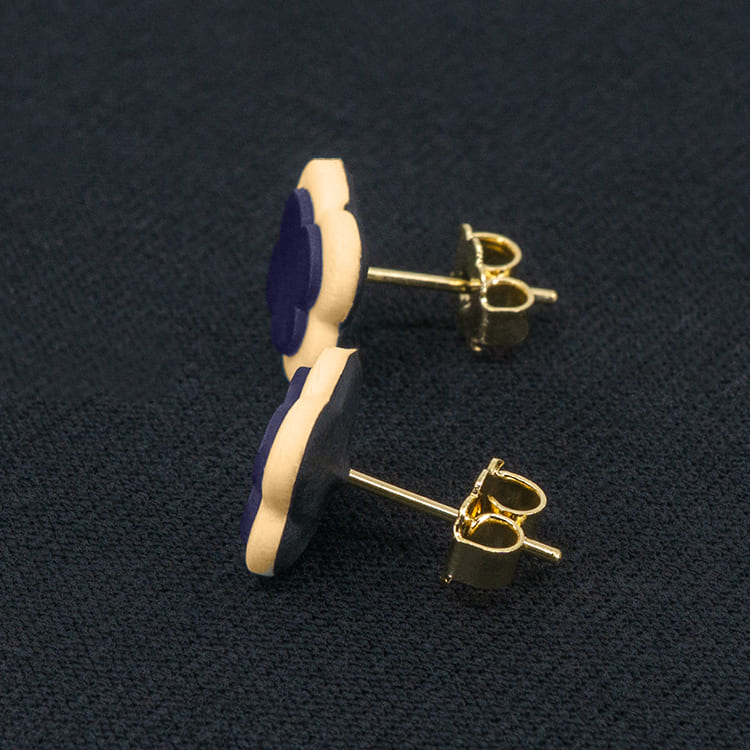 Серьги пусеты клевер Van Cleef ярко-фиолетовые, персиковый пух (золотые)