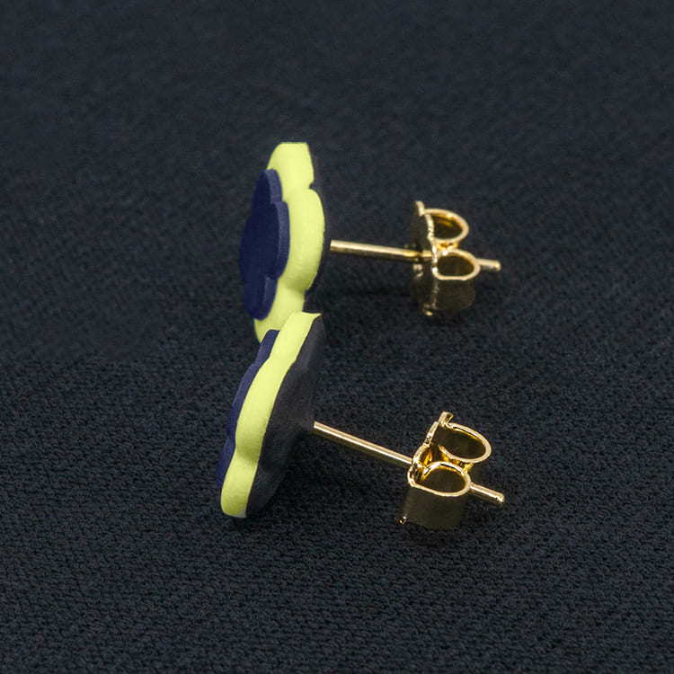 Серьги пусеты клевер Van Cleef лилово-древесные, светло-лаймовые (золотые)