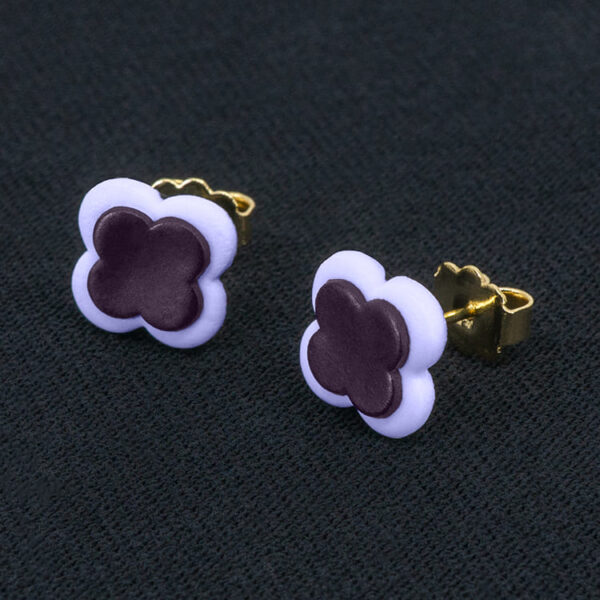 Серьги пусеты клевер Van Cleef ежевичные, бледно-лиловые (золотые)