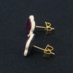 Серьги пусеты клевер Van Cleef брусничные, белый жасмин (золотые)