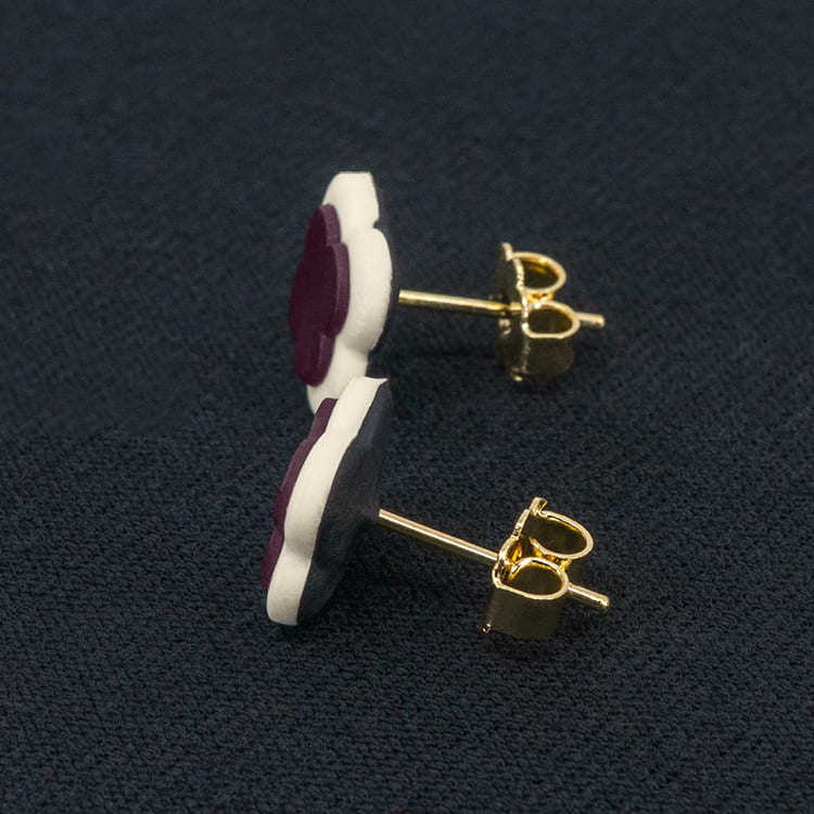 Серьги пусеты клевер Van Cleef брусничные, белый жасмин (золотые)