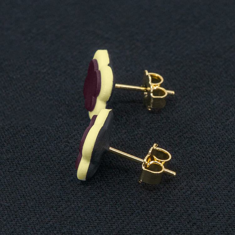 Серьги пусеты клевер Van Cleef брусничные, кремово-желтые (золотые)