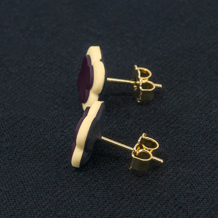 Серьги пусеты клевер Van Cleef сливовые, цветочная пыльца (золотые)