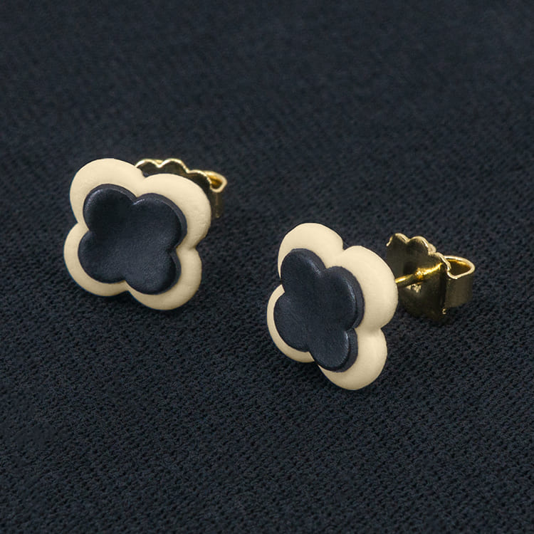 Серьги пусеты клевер Van Cleef ванильные (золотые)