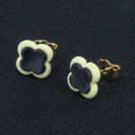 Серьги пусеты клевер Van Cleef зелено-бежевые (золотые)