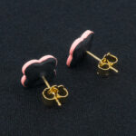 Серьги пусеты клевер Van Cleef пастельно-розовые (золотые)