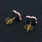 Серьги пусеты клевер Van Cleef пастельно-розовые (золотые)