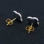 Серьги пусеты клевер Van Cleef брусничные (золотые)